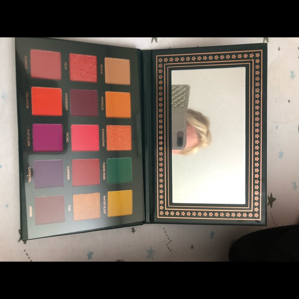 Ace beaute nostalgia eyeshadow palette